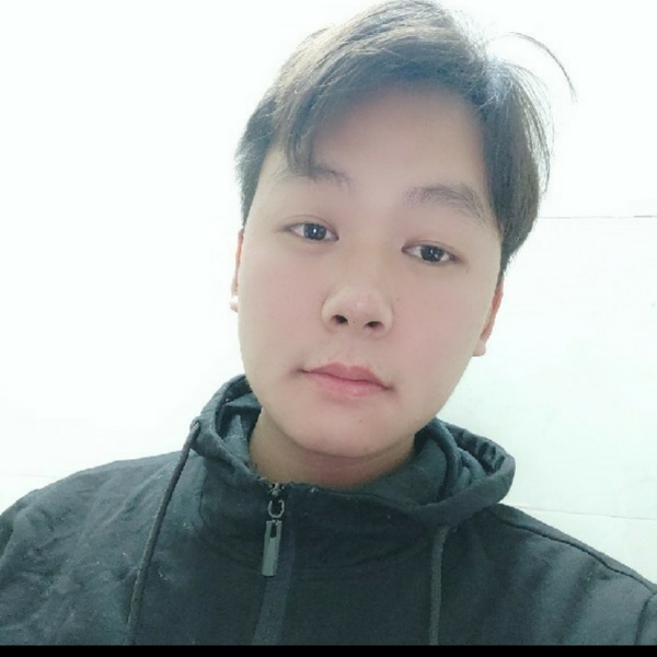 龙猫凝眸贪玩的照片