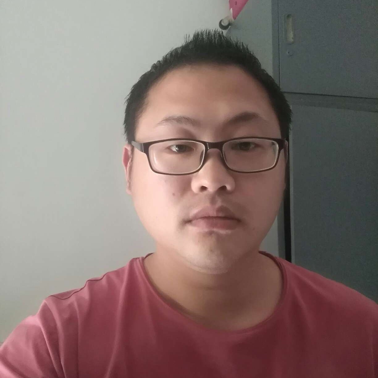 转角的路人的照片
