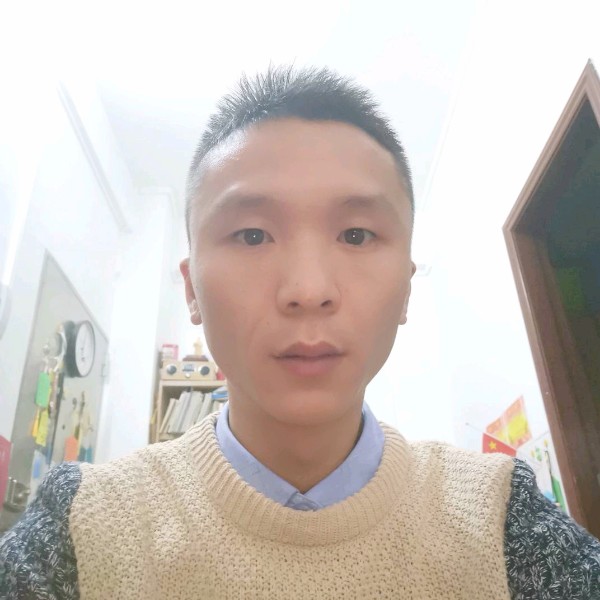 单纯迎红酒的照片