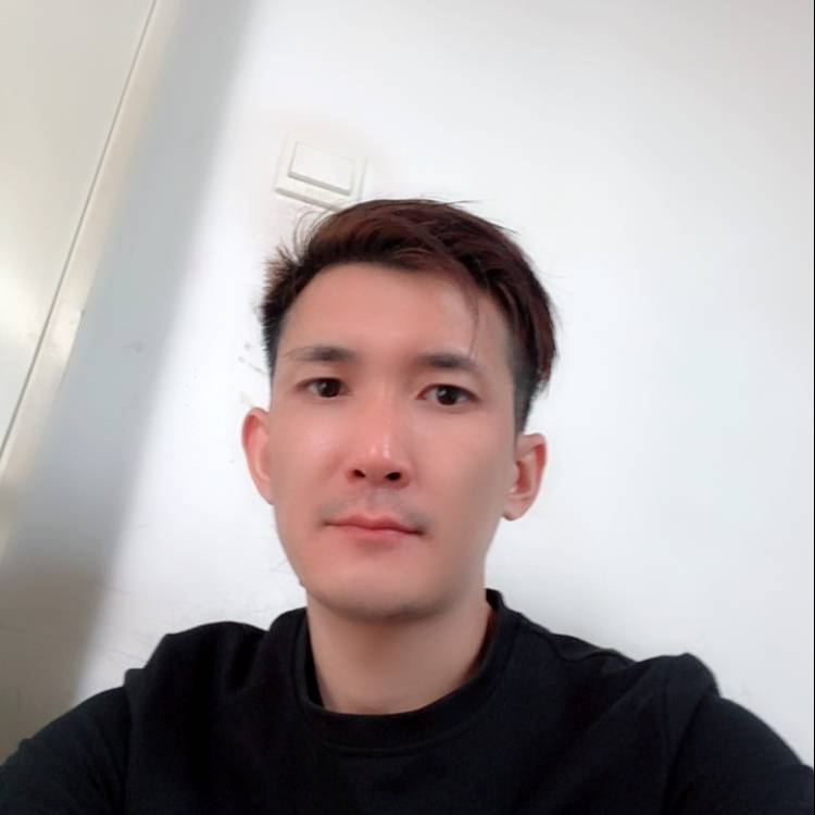 大山挽手靓丽的照片
