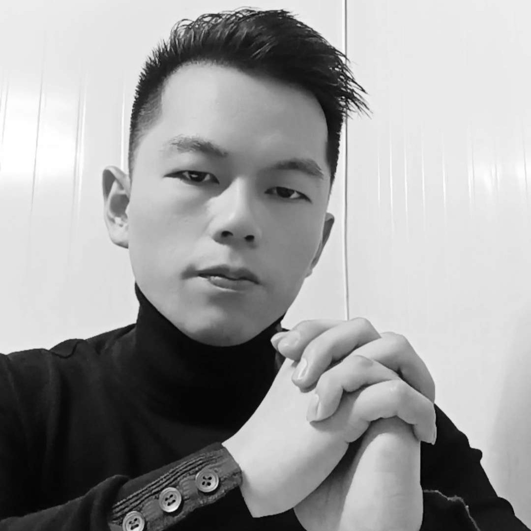 回首暖光的照片