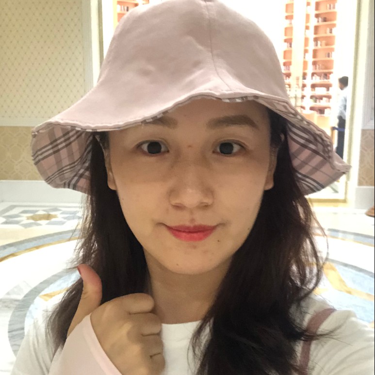 风趣蹙眉红玫瑰的照片