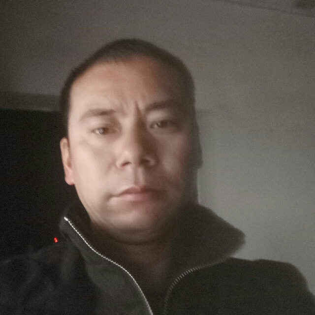 眯眯眼大碗的照片