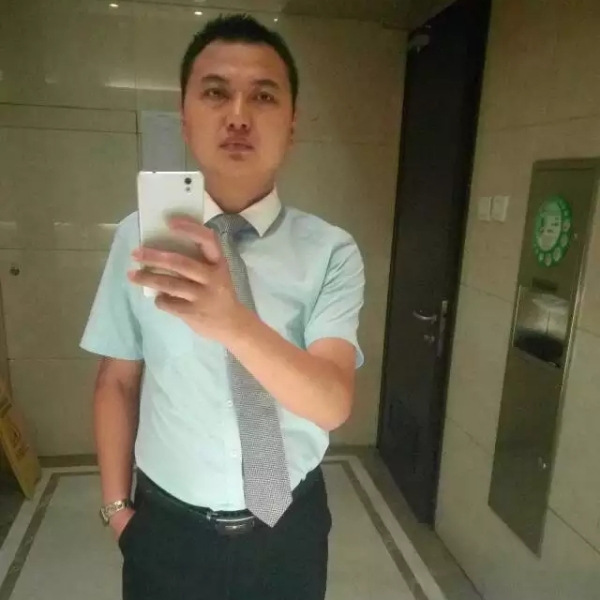 单纯笑草莓的照片