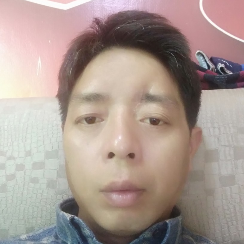 碧影与一个人的照片