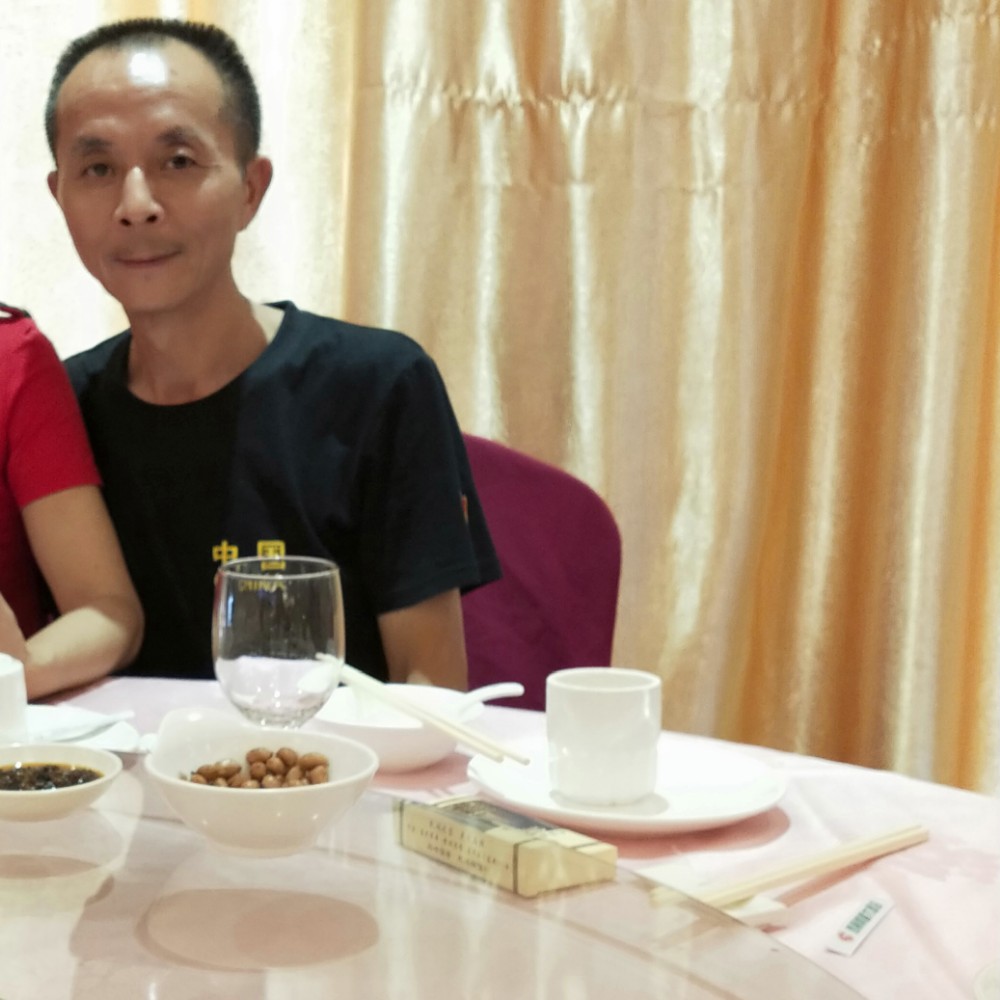 孤單挽手钥匙的照片