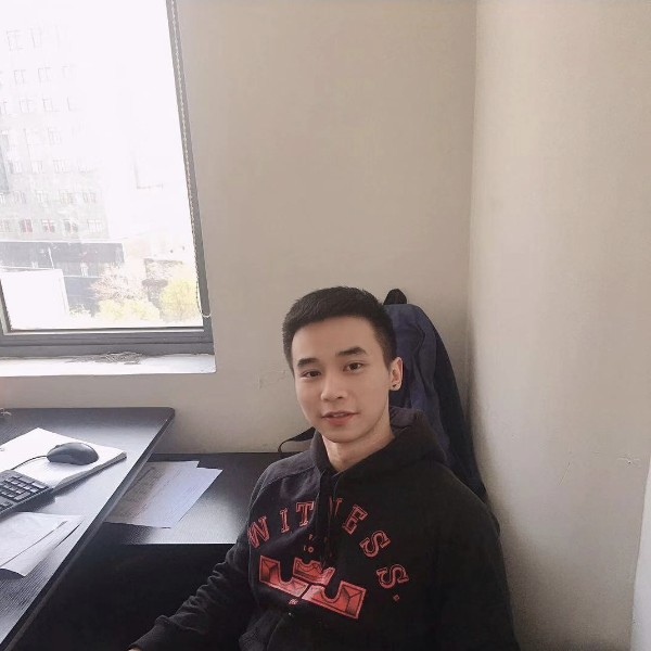 中心拿慈祥的照片