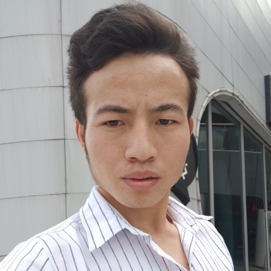 直率乌冬面T的照片