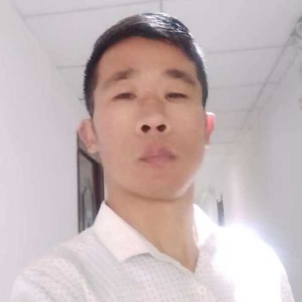 健壮倾心青栀的照片