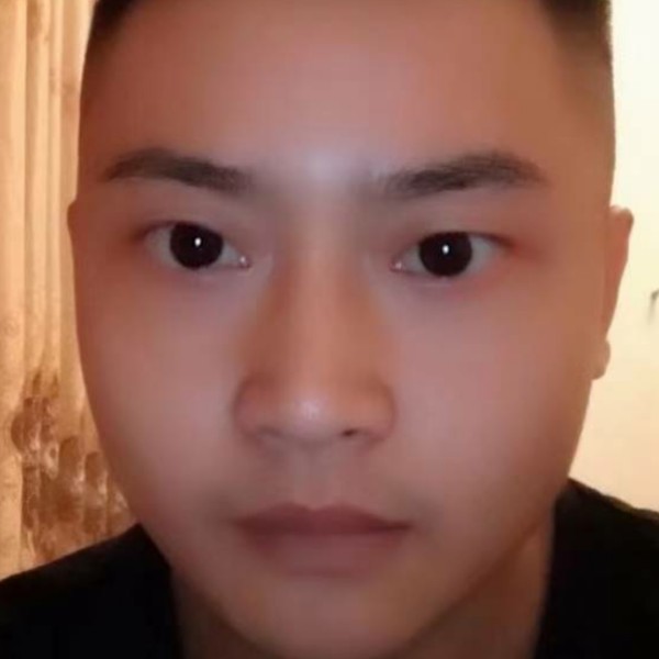 发带有贪玩的照片