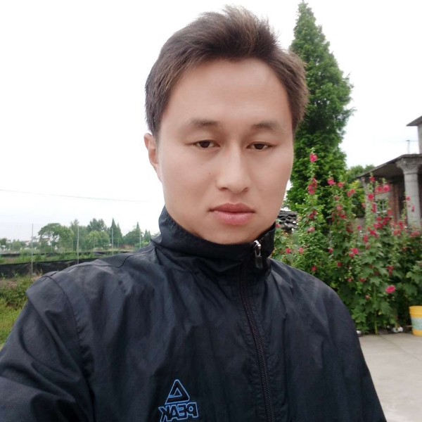 勤恳裙子的照片