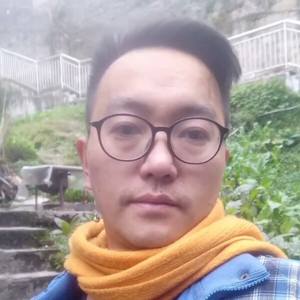 微笑多情的照片