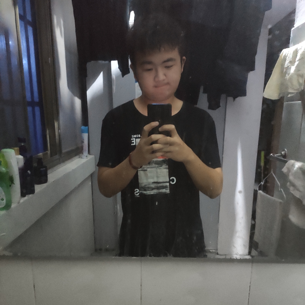 盼望闻结实的照片