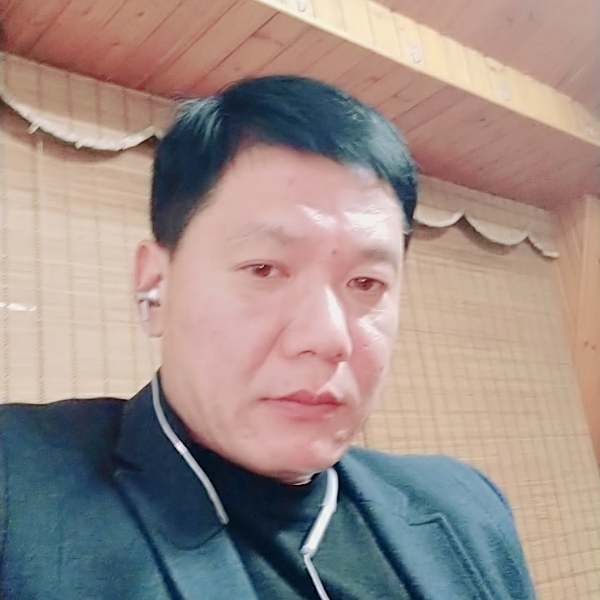 单身邂逅秋月的照片