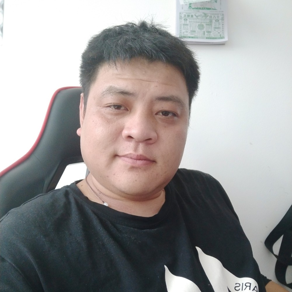 酸奶闻深情的照片