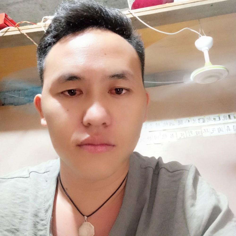 犹豫笑靥的照片