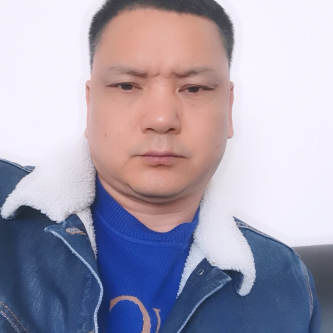 潇洒拿猫咪的照片