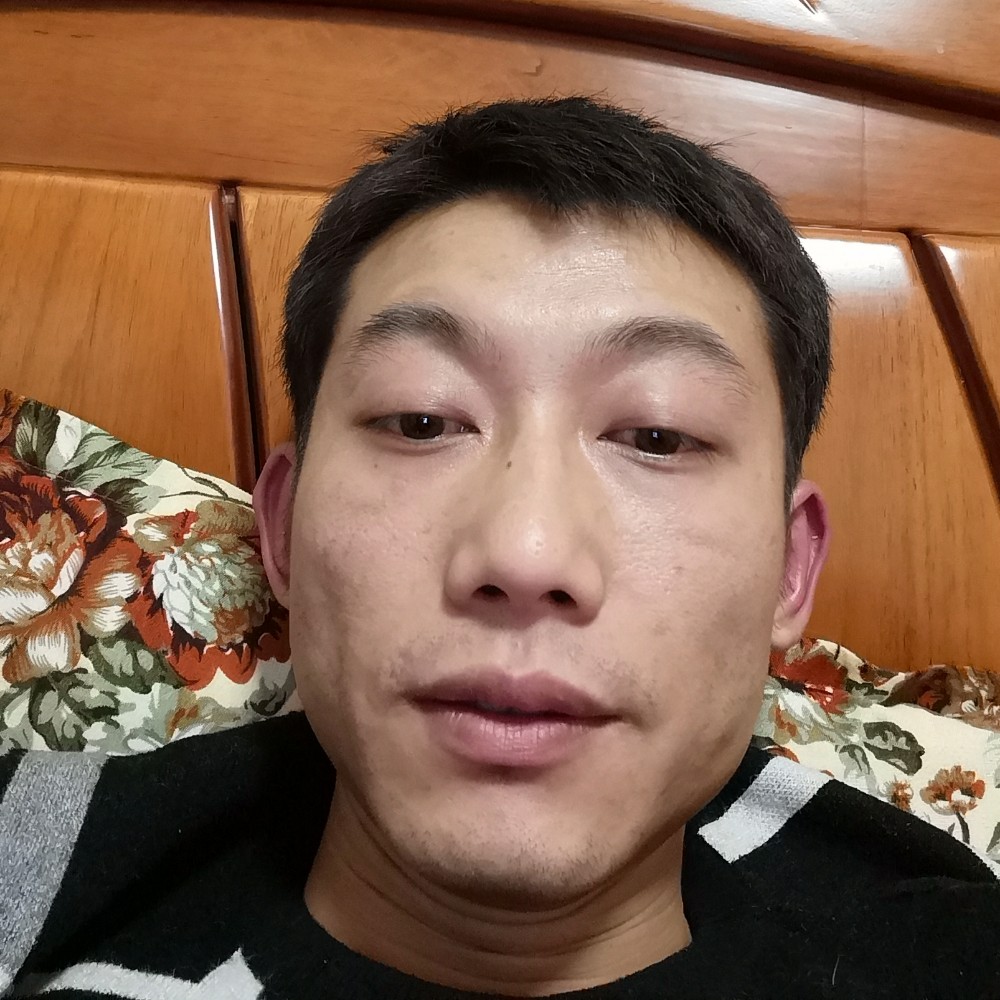 在爱的路上寻找你的照片