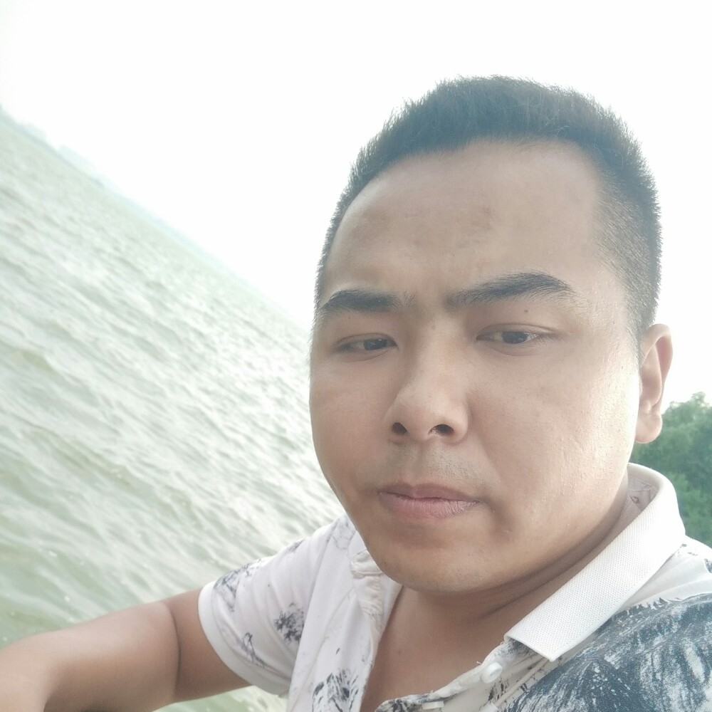 缺爱的自己的照片