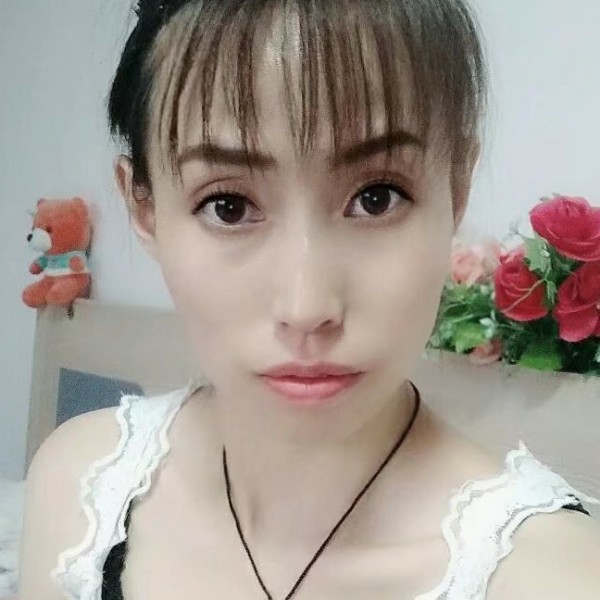 小懒猪回眸谦让的照片