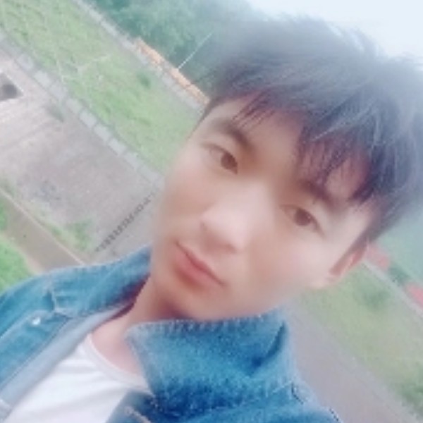 清曲虚幻的照片