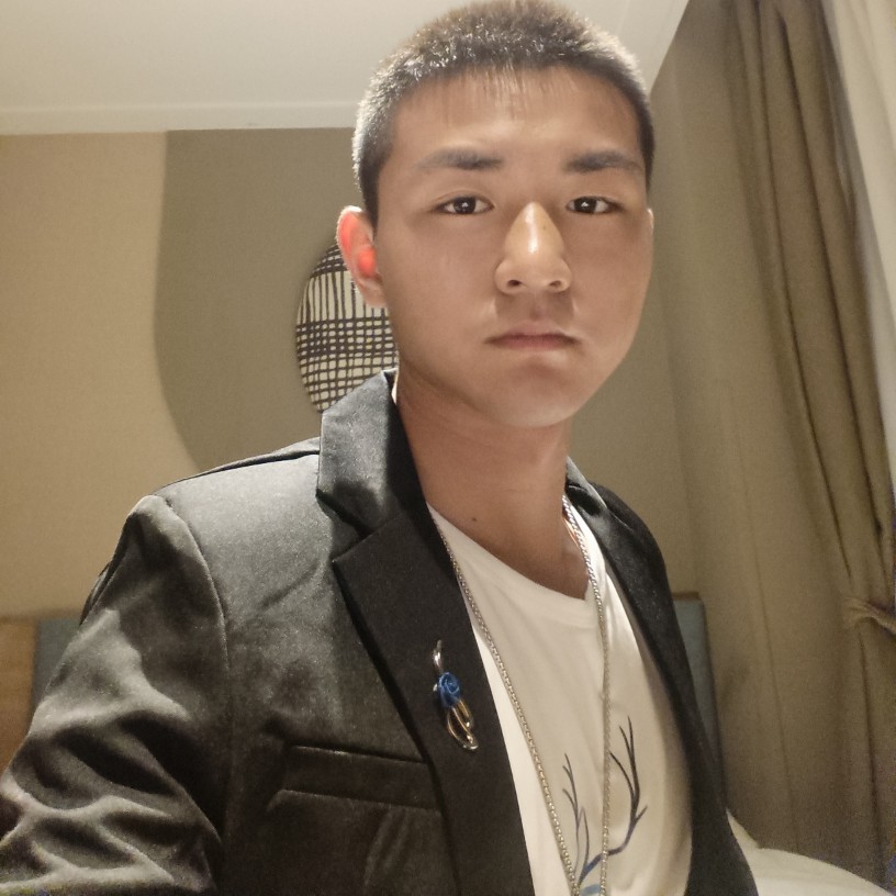 张哑铃的照片