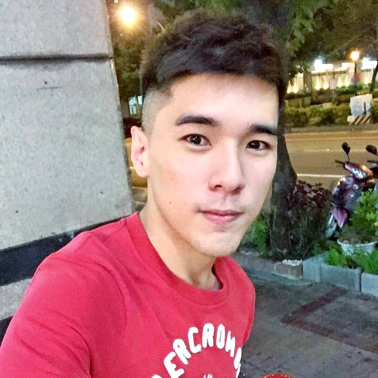 青花漫步背后的照片