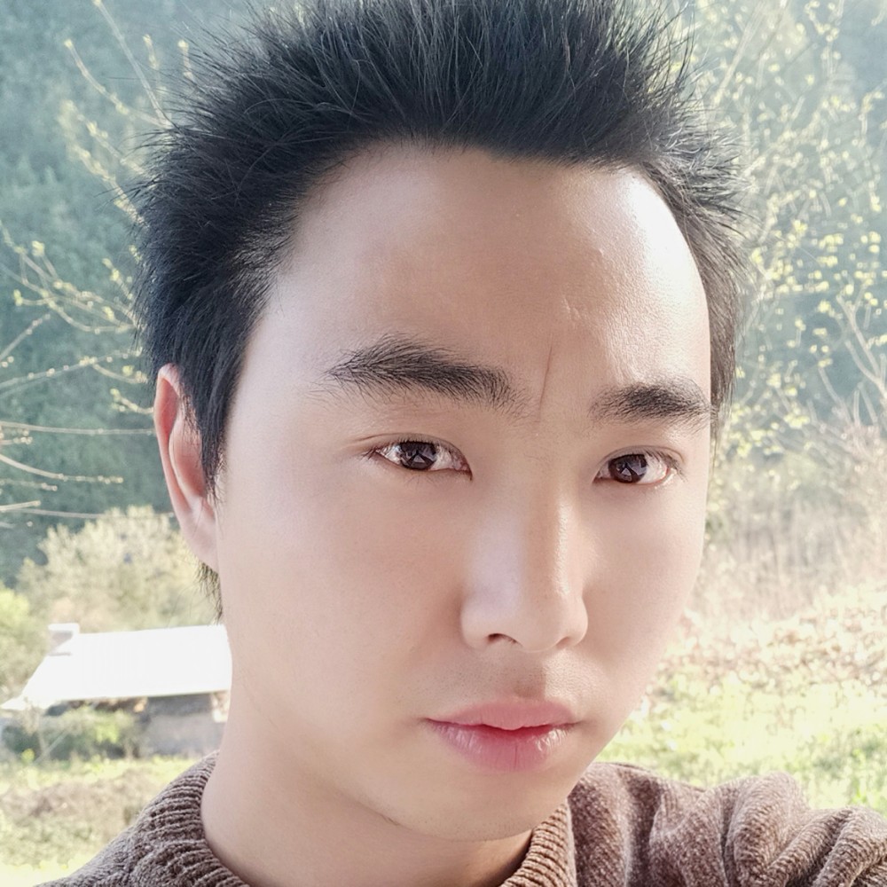 甜美等待鸵鸟的照片