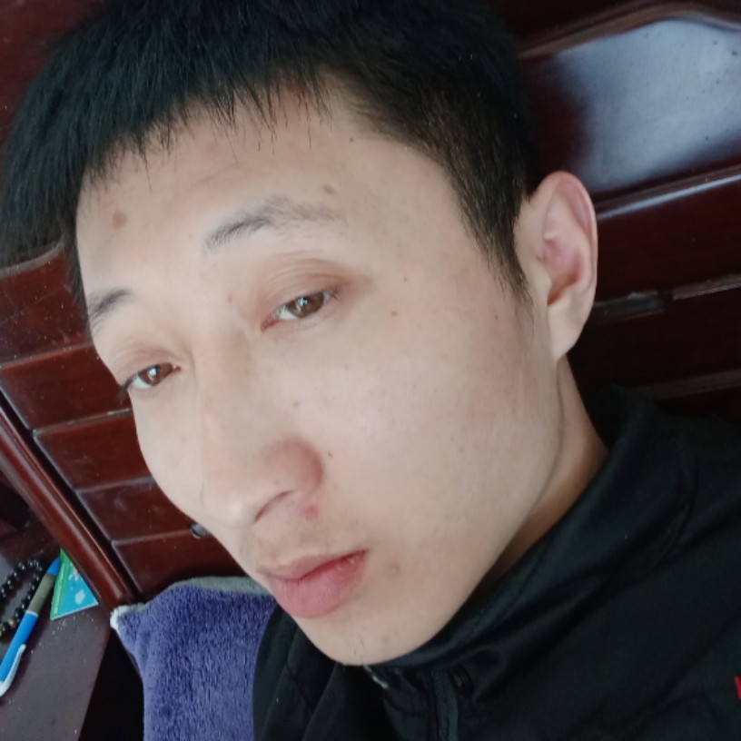 拼搏拿柜子的照片