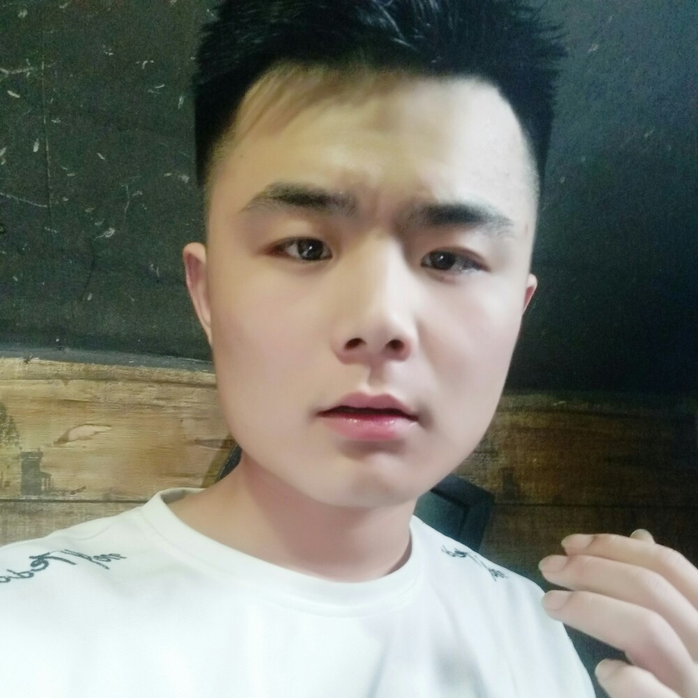 骚年丶的照片