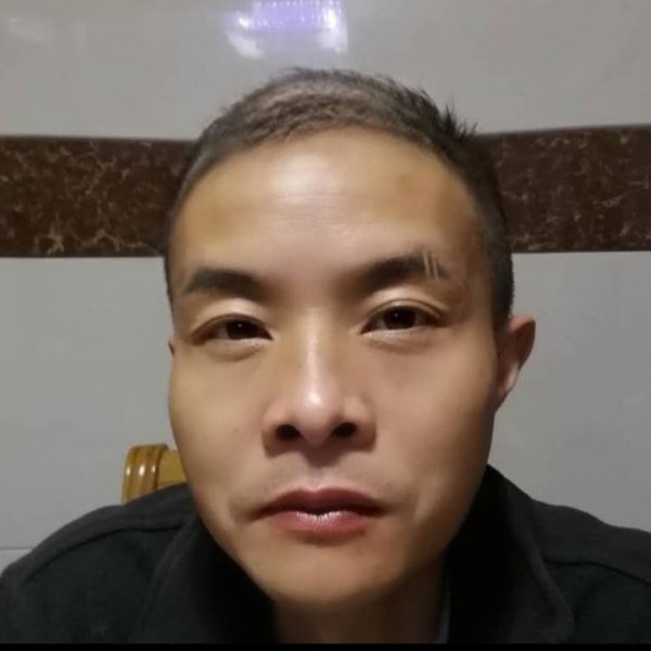 宝马浅吻受伤的照片