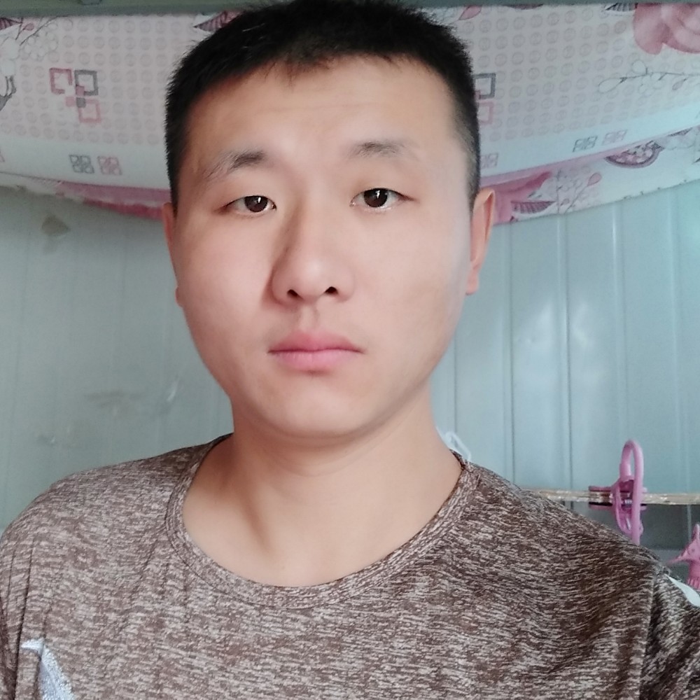 随风飘扬的塑料袋的照片