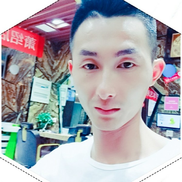 美满爱恋路人的照片