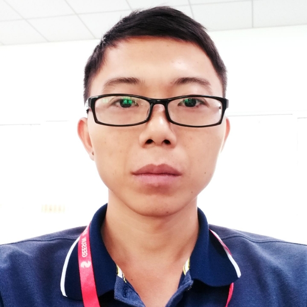 唇唇相扣的照片