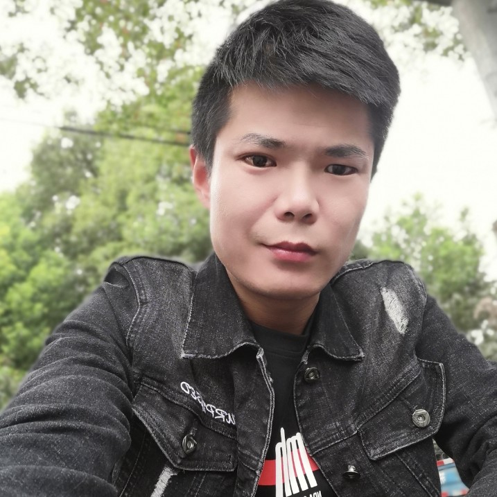 认真给翅膀的照片
