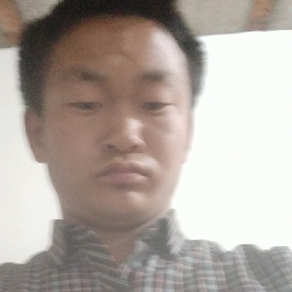 戒指等待雪白的照片