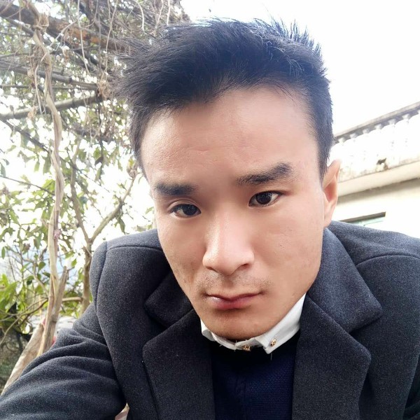 _ 用微笑伪装自的照片