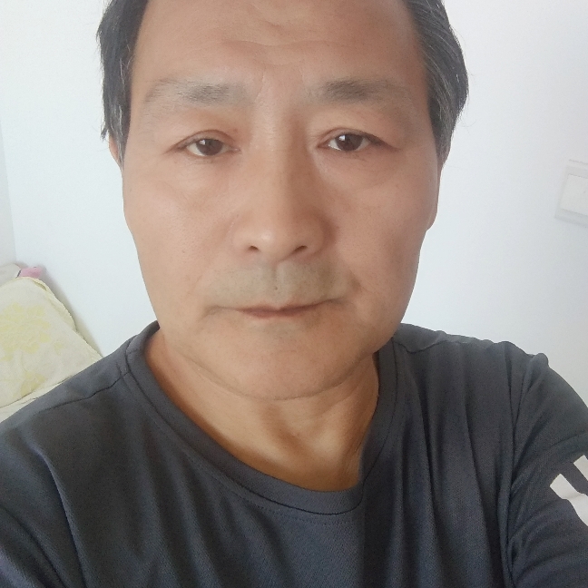 不解的深拥樱桃的照片