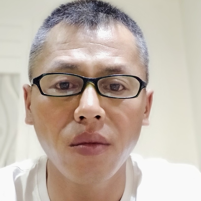 寄默的人的照片