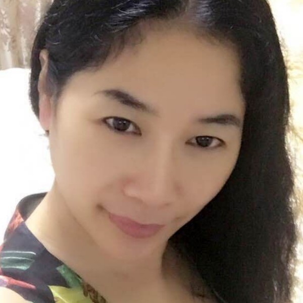 激动美女的照片