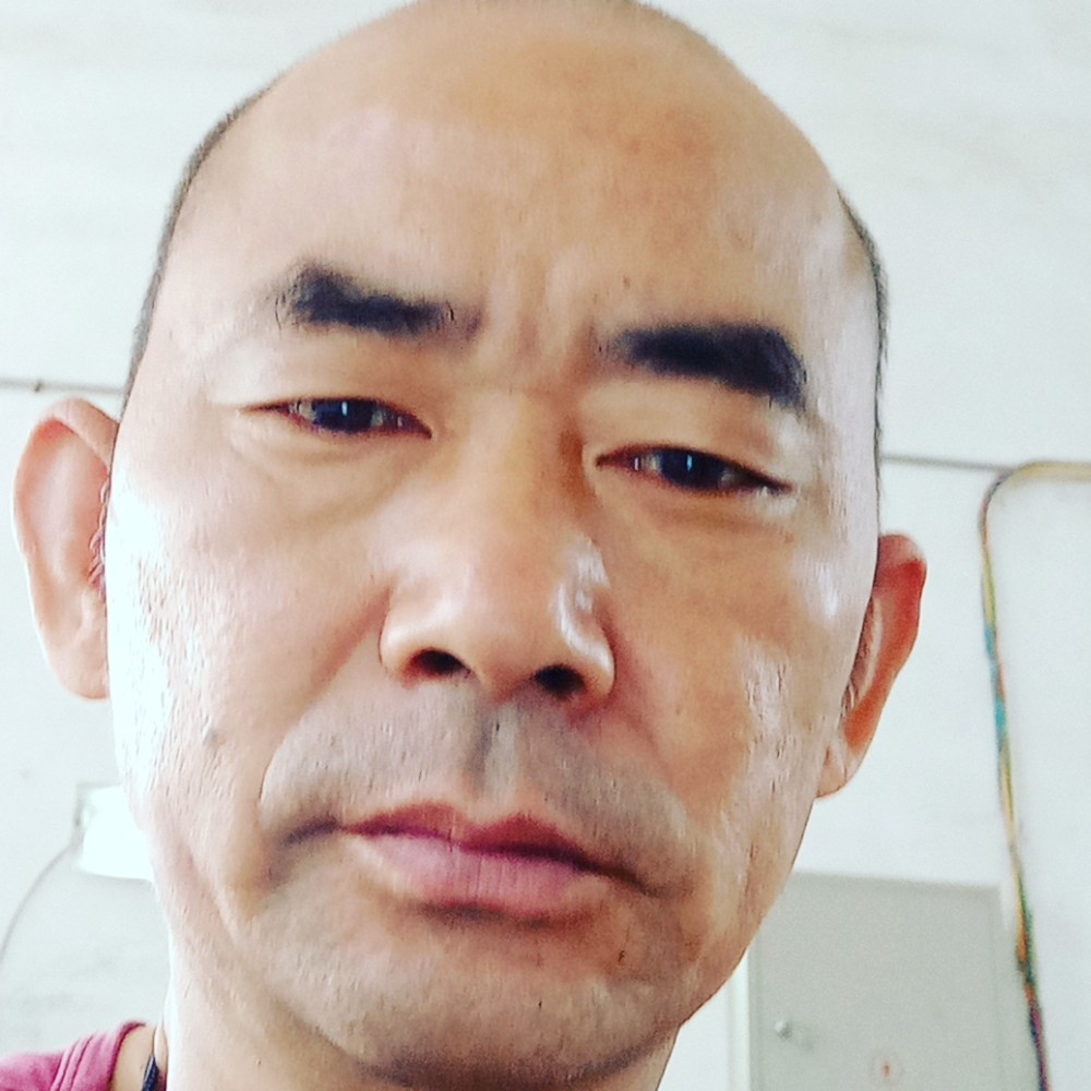 背包拿淡淡的照片