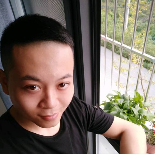 谨慎石头的照片
