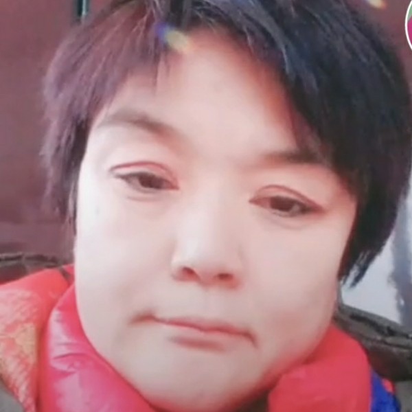 强健吃醋毛巾的照片
