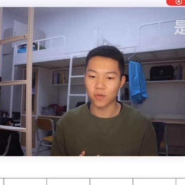 阿里小说的照片