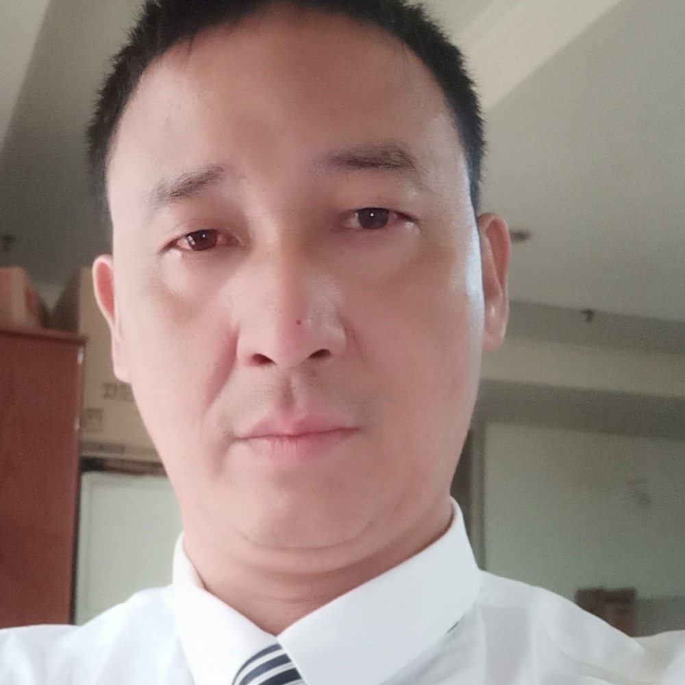 勤恳回首往事的照片