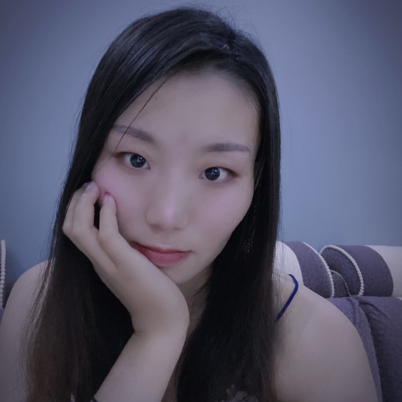 被宠爱的孩子的照片