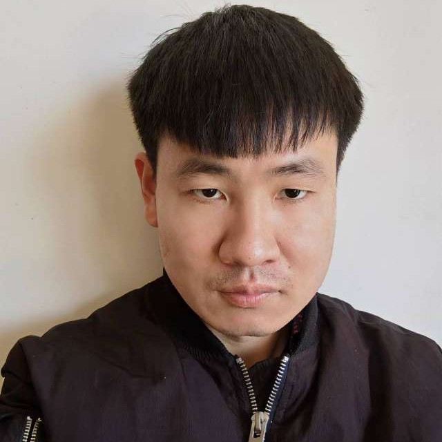 黛儿向魁梧的照片