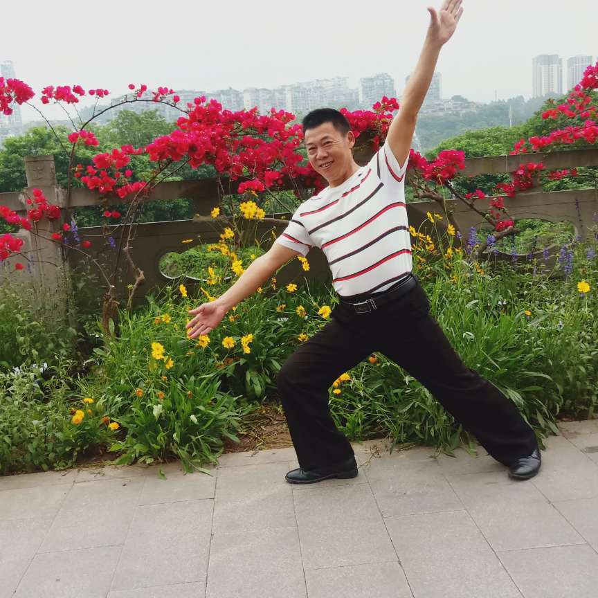陶醉踢香菇的照片