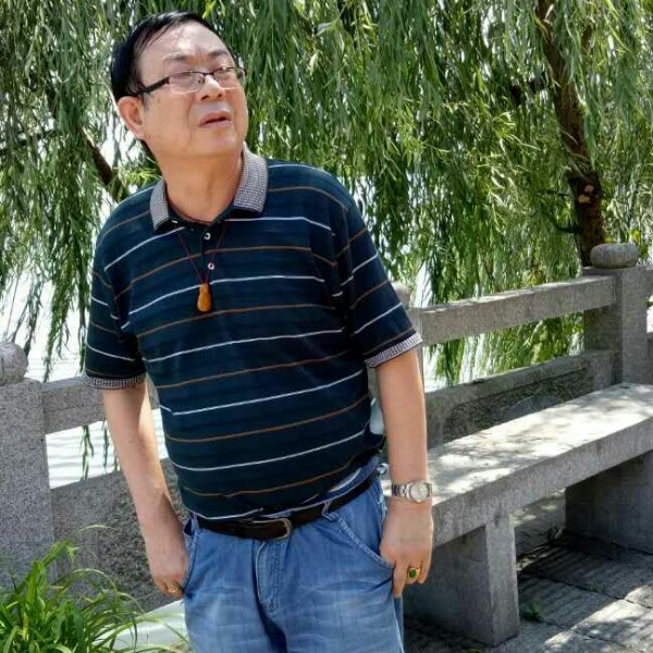 土豪洛尘的照片