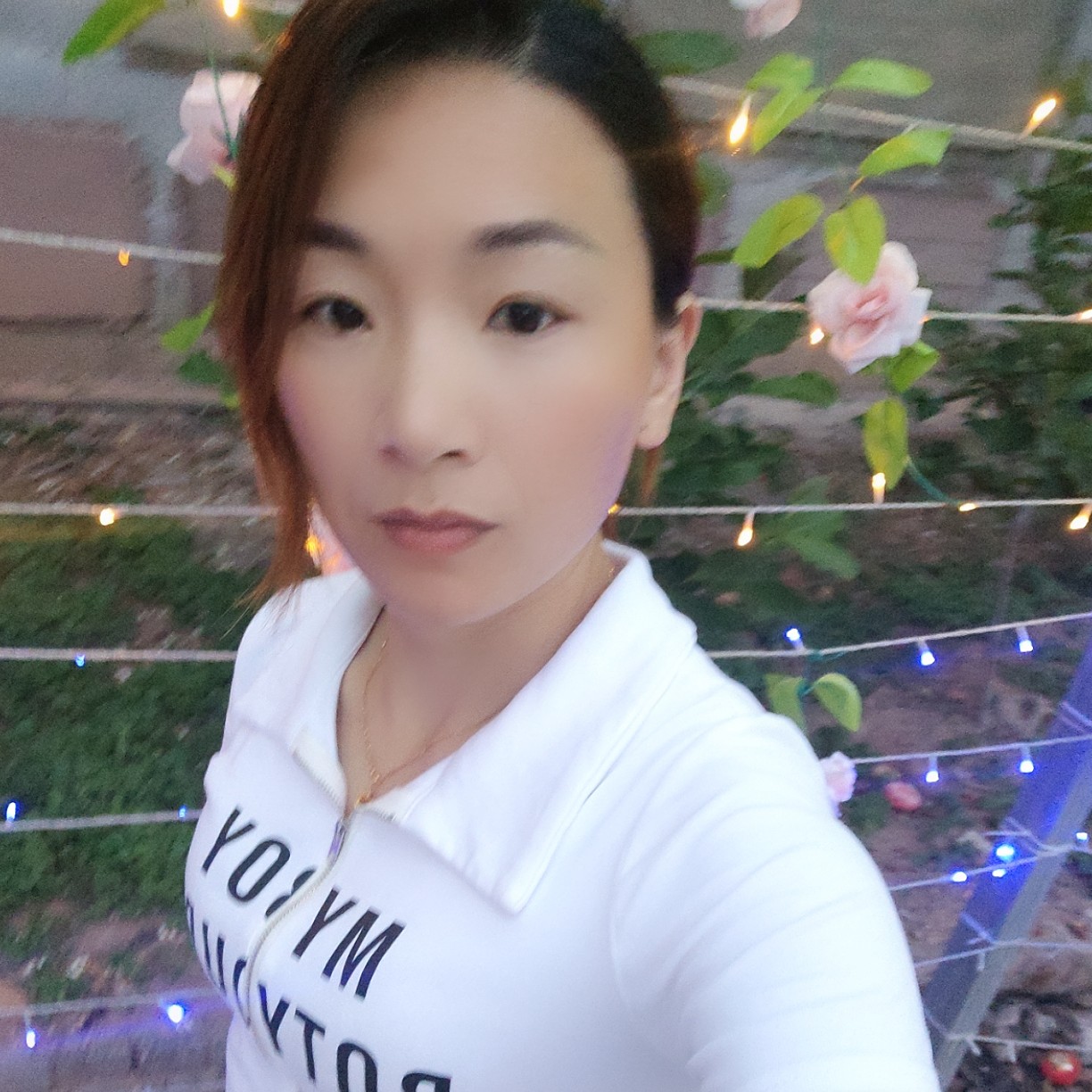 爱撒娇女孩的照片